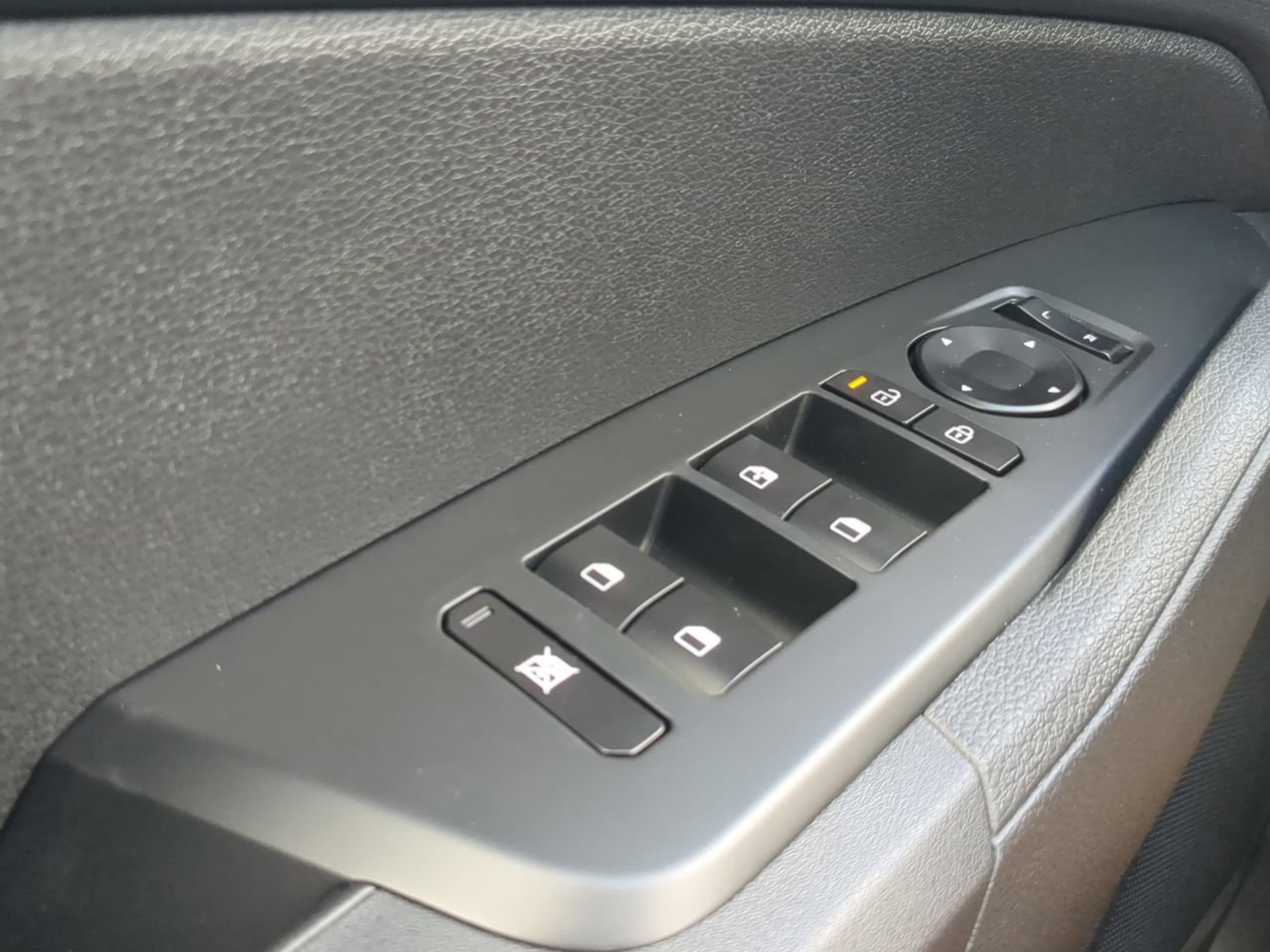 New 2026 Fusion Black Kia LX image 32