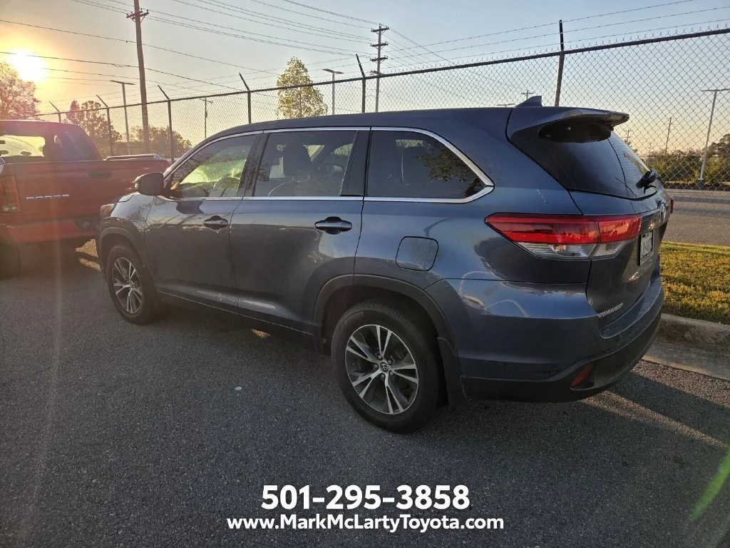 Used 2019 Blue Toyota LE Plus image 4
