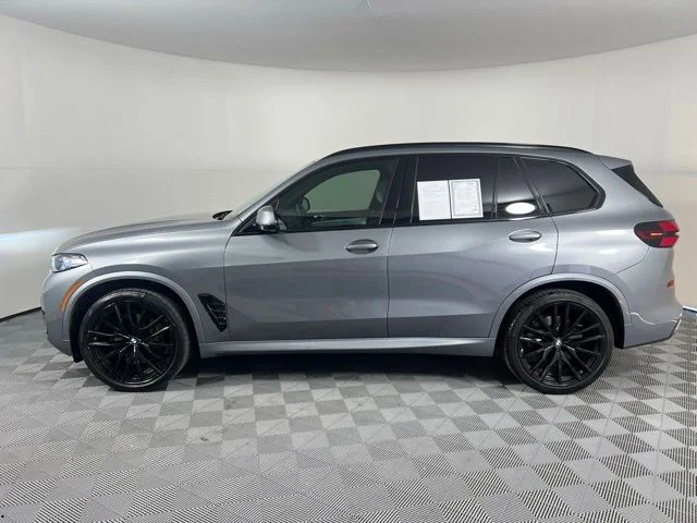 Used 2024 Gray BMW xDrive40i image 4