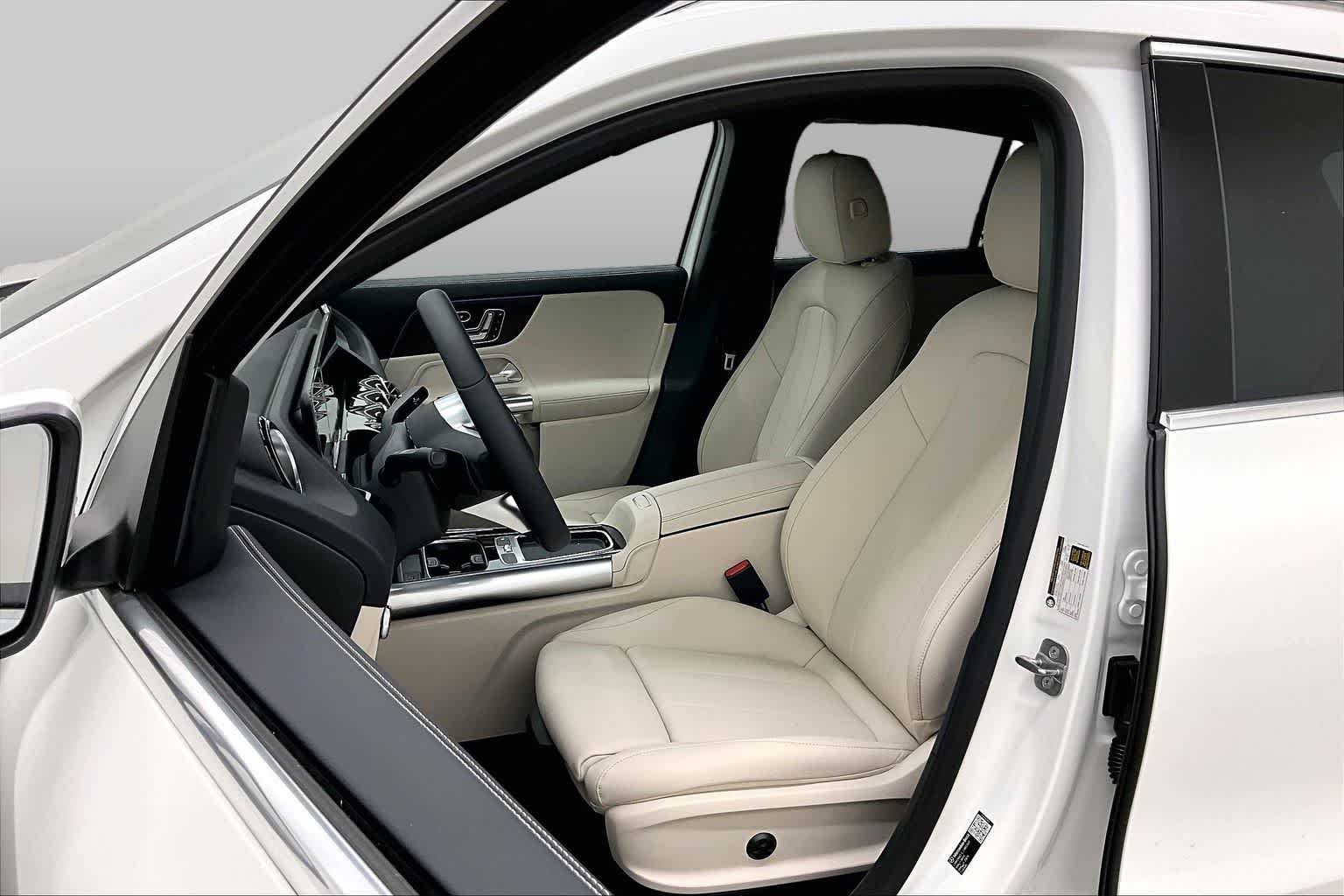 New 2026 Polar White Mercedes-Benz GLA 250 image 9