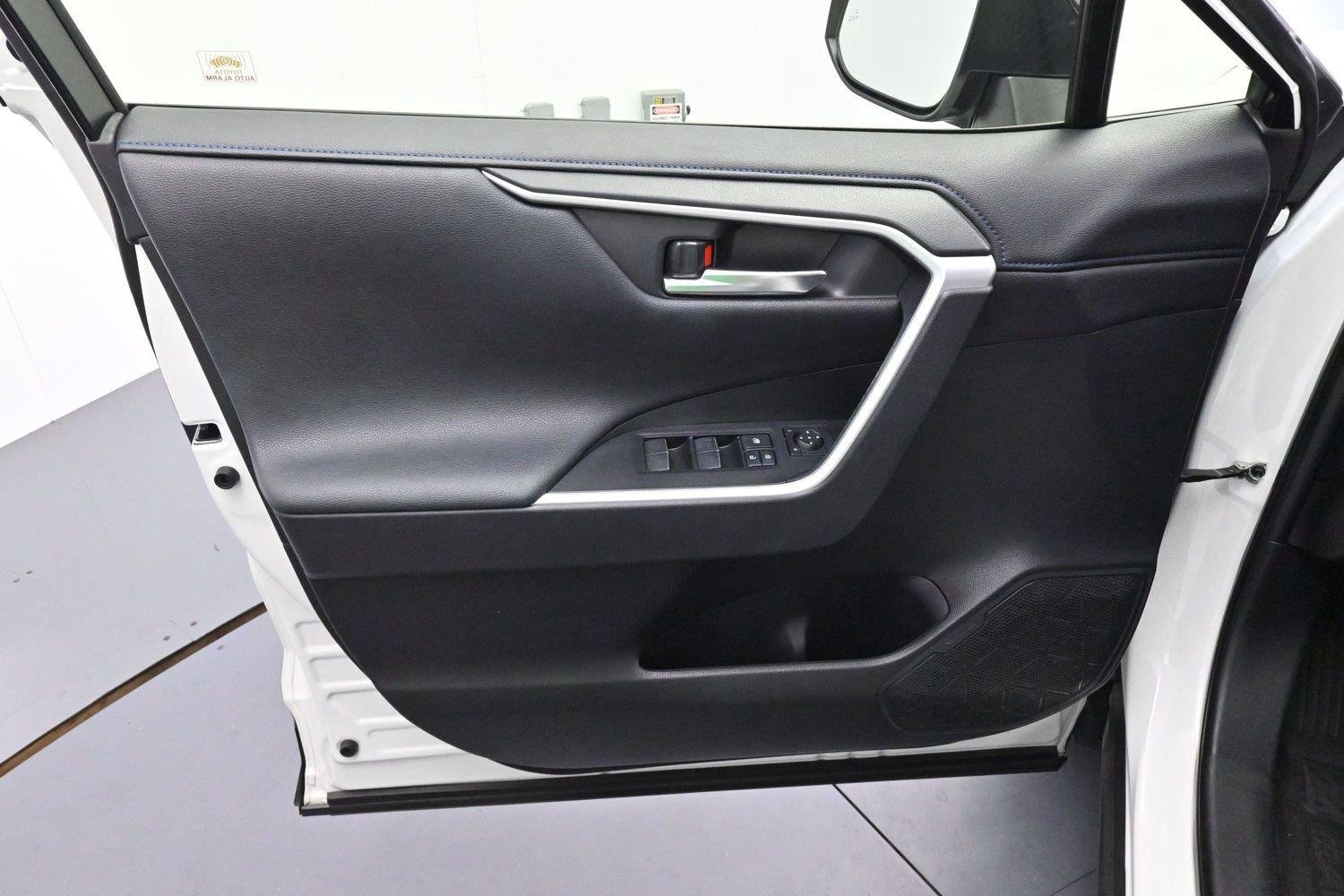 Used 2022  Toyota Hybrid XSE image 11