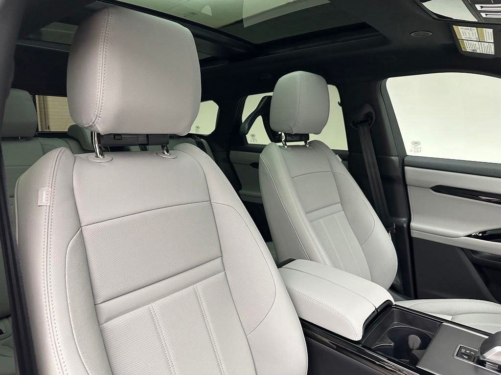 New 2026 Arroios Grey Metallic Land Rover S image 6