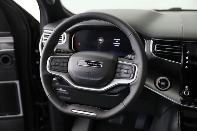 New 2026 High Gloss Black Exterior Paint Jeep Limited Reserve image 3