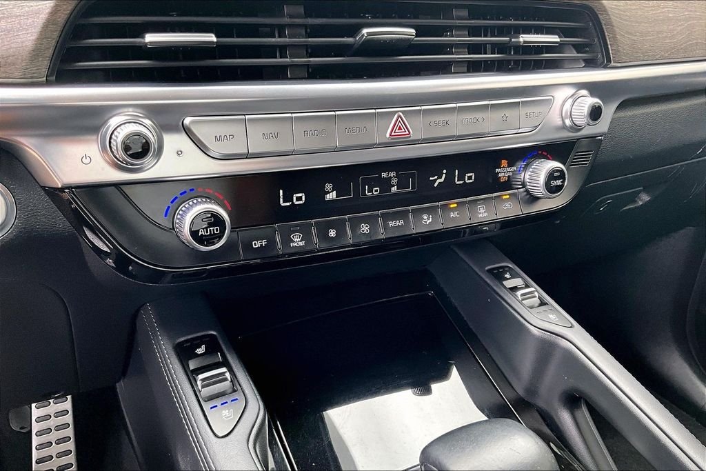 Used 2020 Black Kia SX image 22