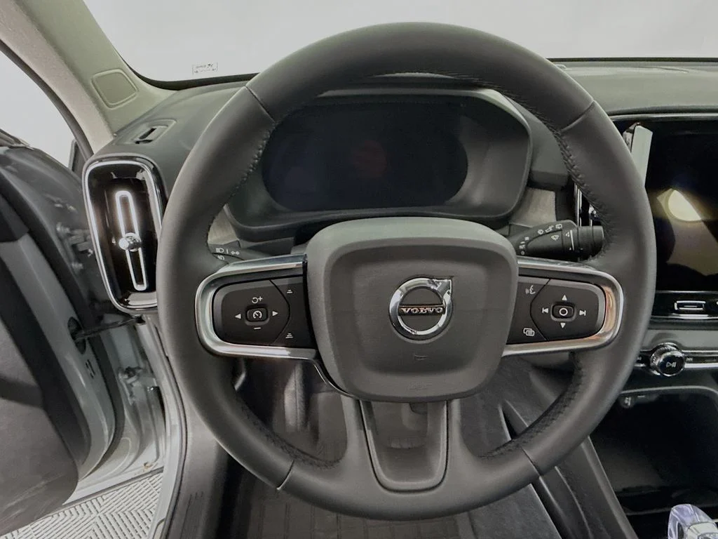 2026 Volvo XC40 Plus - Photo 12