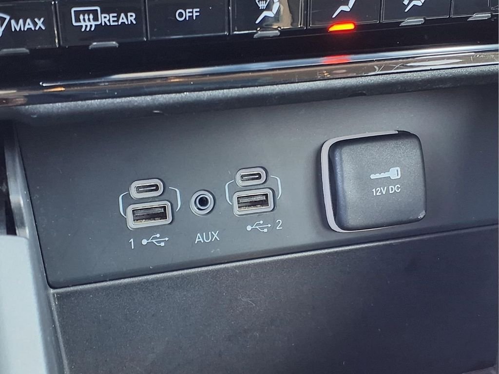 Used 2024 White Jeep Laredo image 13