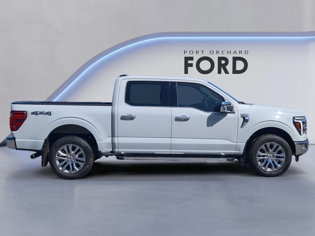 Used 2024  Ford Lariat image 8