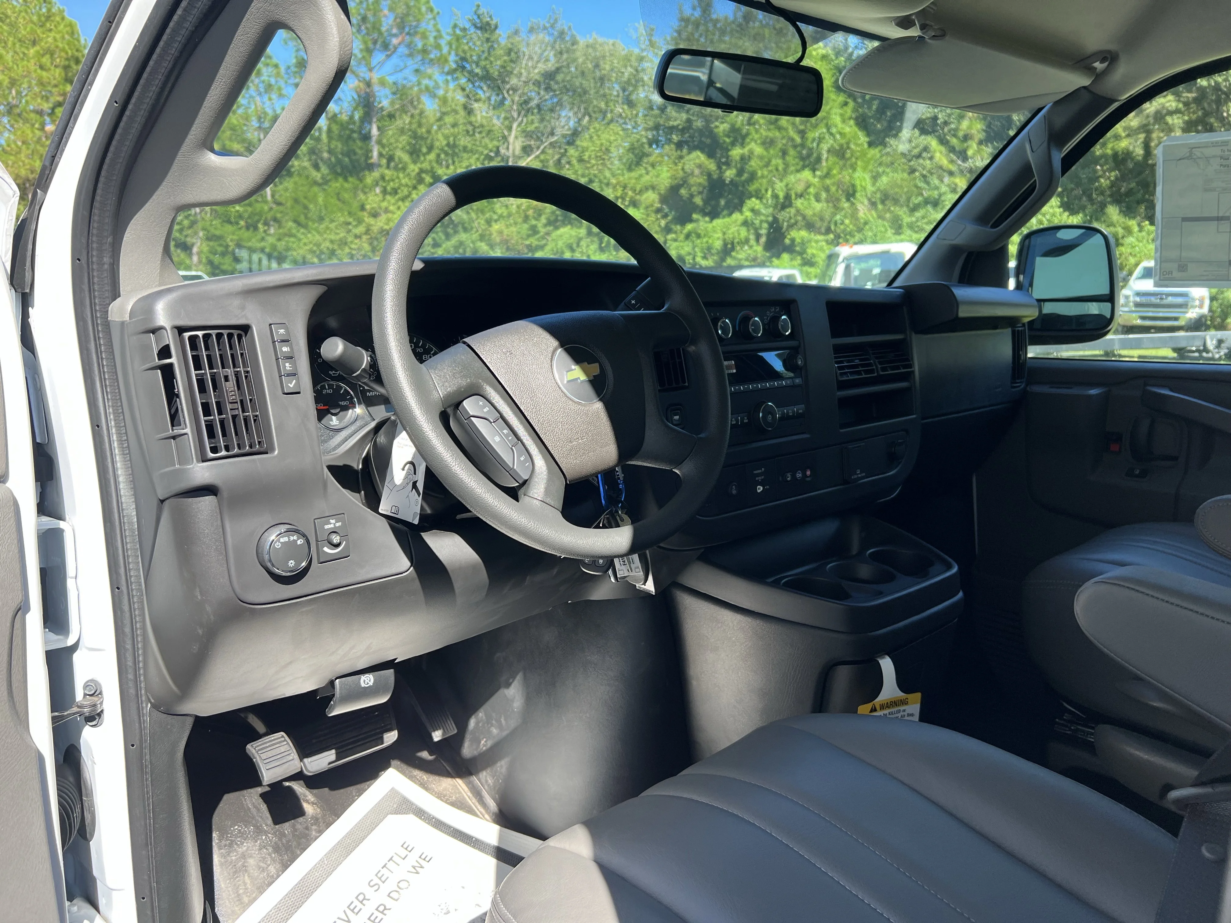 2025 Chevrolet Express Cargo Work Van - Photo 13