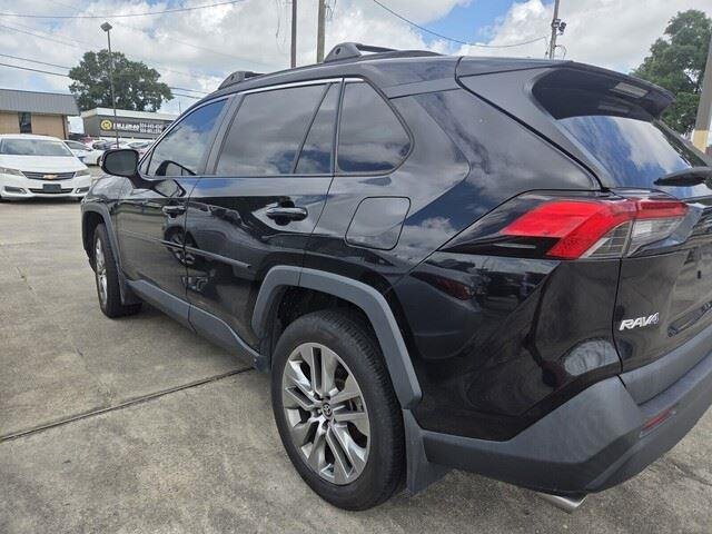 Used 2022 Midnight Black Metallic Toyota XLE Premium image 5