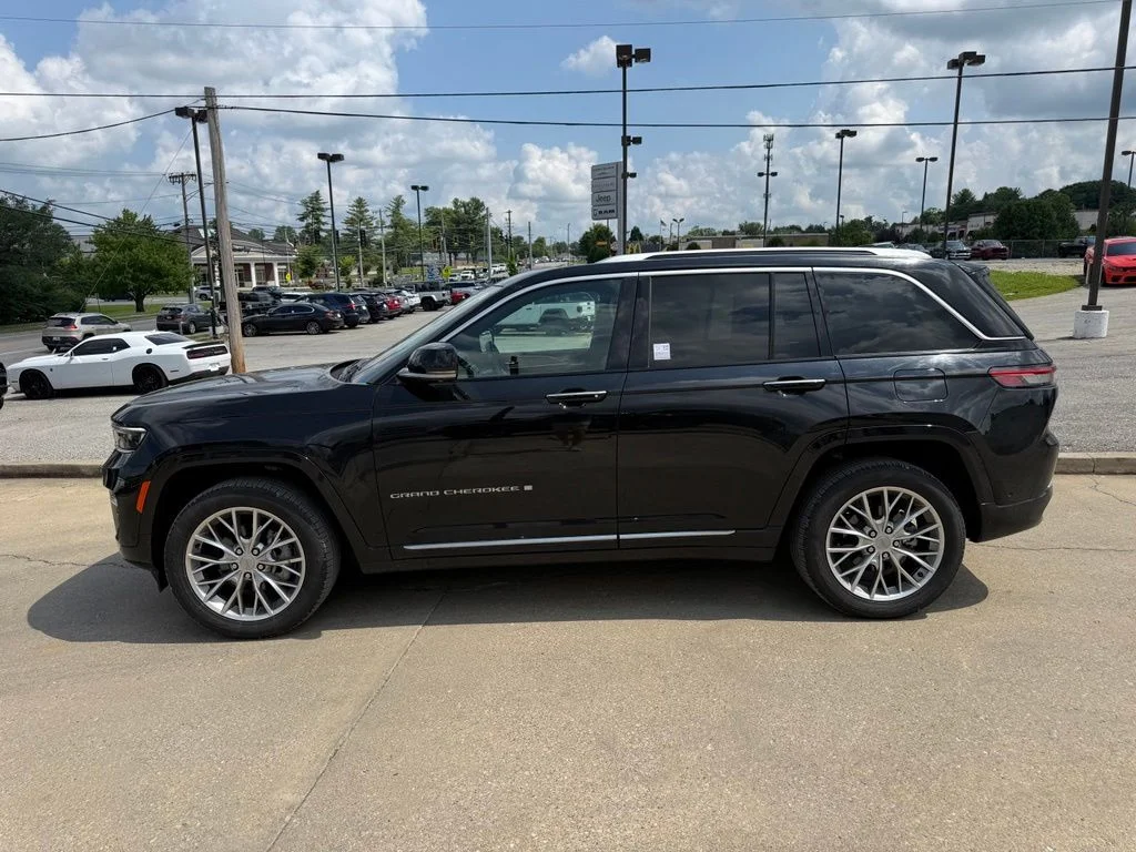 Used 2024 Black Jeep Summit image 9