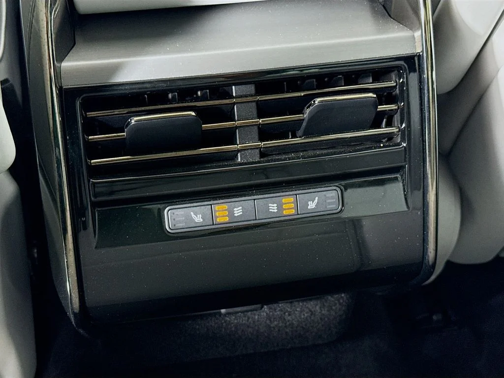 Used 2024 Gray Land Rover SE image 27