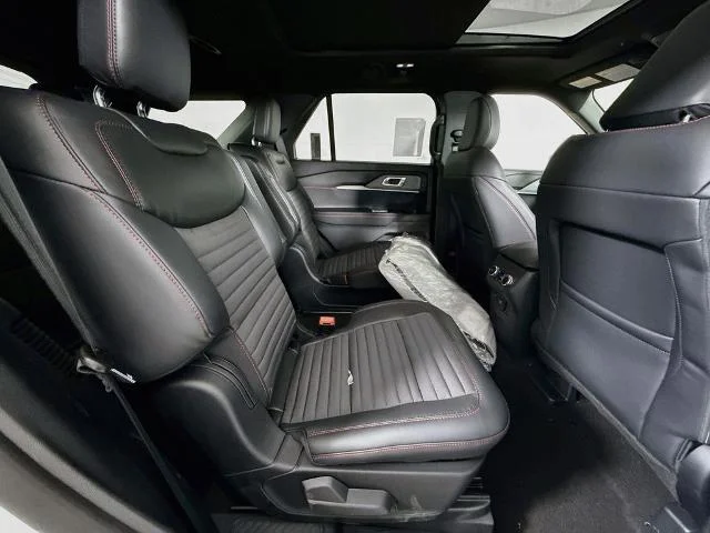 New 2026 Star White Metallic Tri-Coat Ford ST-Line image 65