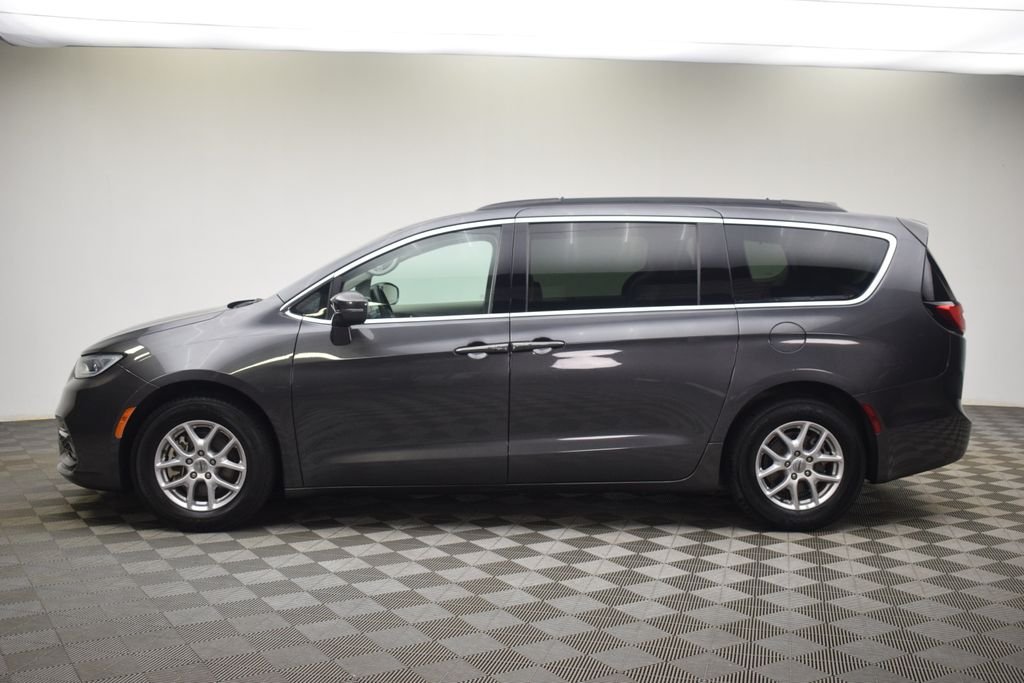Used 2022 Gray Chrysler Touring L image 9
