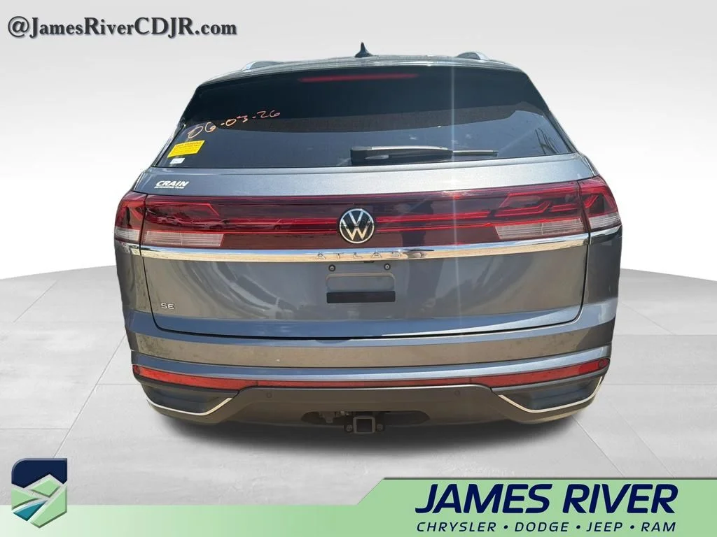 Used 2024 Gray Volkswagen 2.0T SE w/Technology image 8