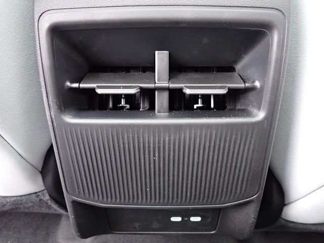 New 2026 Diamond Black Crystal Pearl-Coat Exterior Paint Jeep Limited image 14