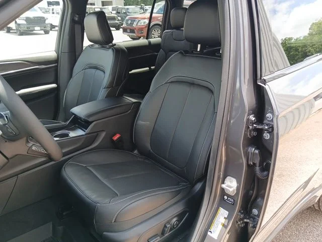 New 2026 Baltic Gray Metallic Clear-Coat Exterior Paint Jeep Limited Reserve image 37