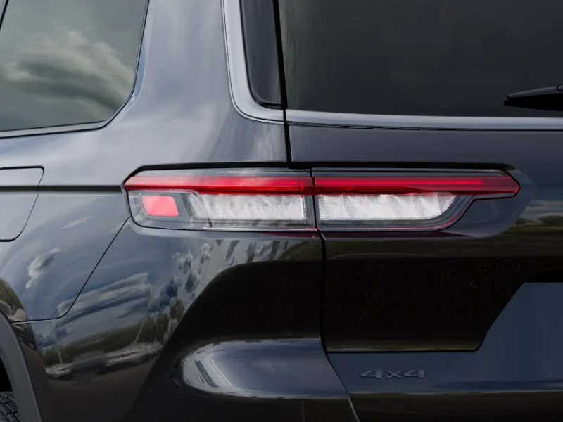 New 2026 Diamond Black Crystal Pearl-Coat Exterior Paint Jeep Altitude image 37