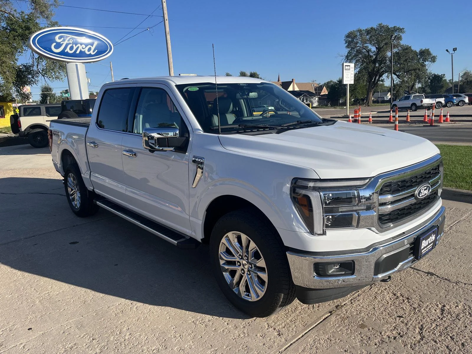 New 2026 Oxford White Ford LARIAT image 4
