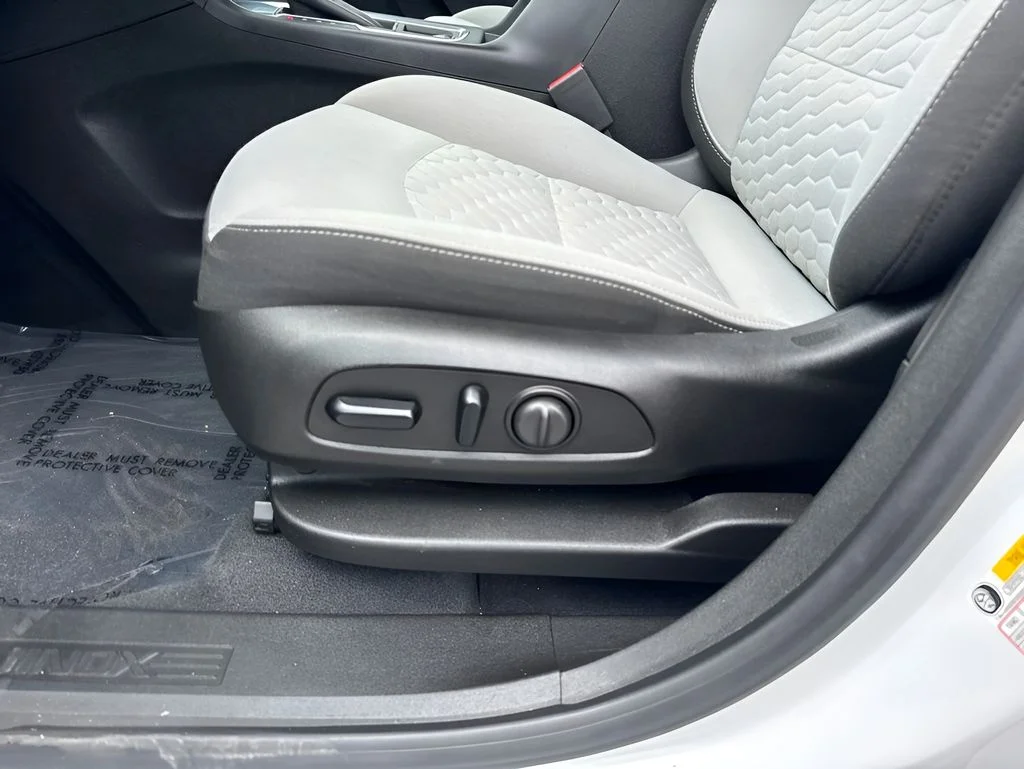 Used 2020 White Chevrolet LT image 10
