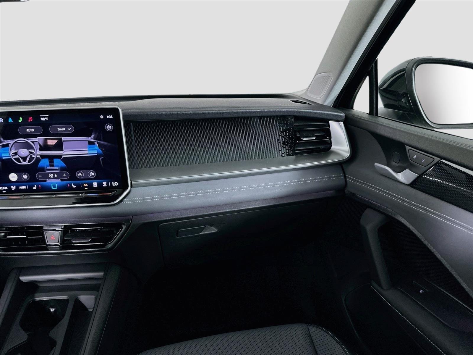 2025 Volkswagen Tiguan SE - Photo 25