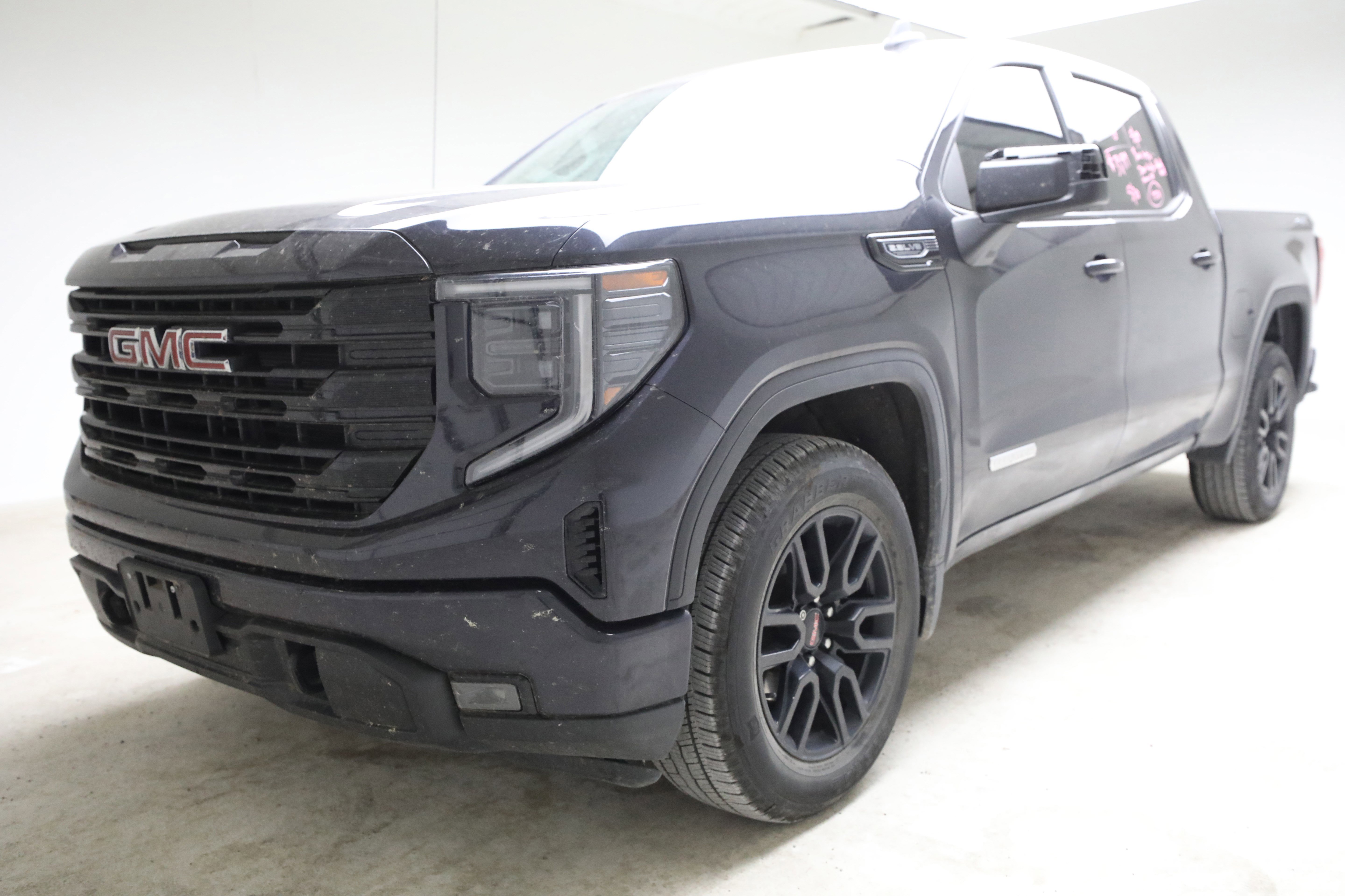 2022 GMC Sierra 4WD Crew Cab Short Box Elevation's photo