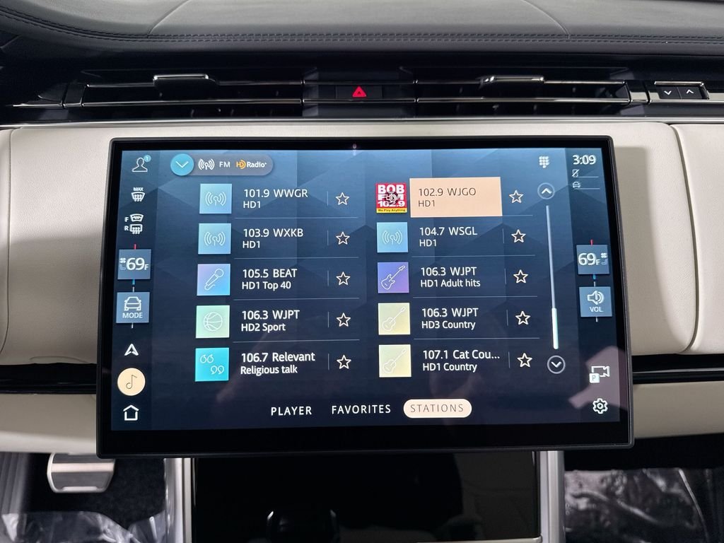 New 2026 CARP GRY PRM MT Land Rover SE image 16