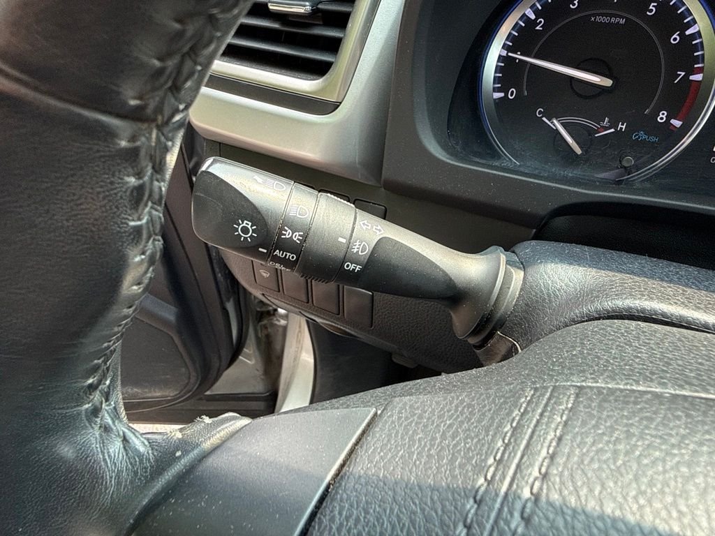 Used 2019 Silver Toyota XLE image 26