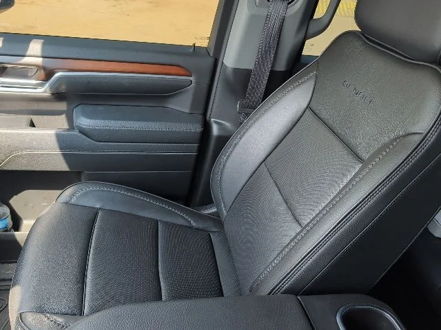 Used 2025 White GMC Denali image 25
