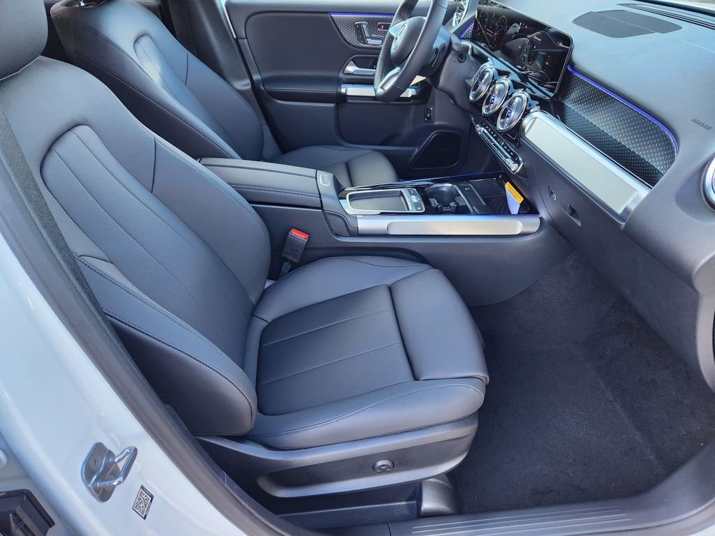 New 2026 Polar White Mercedes-Benz GLB 250 4MATIC® image 15
