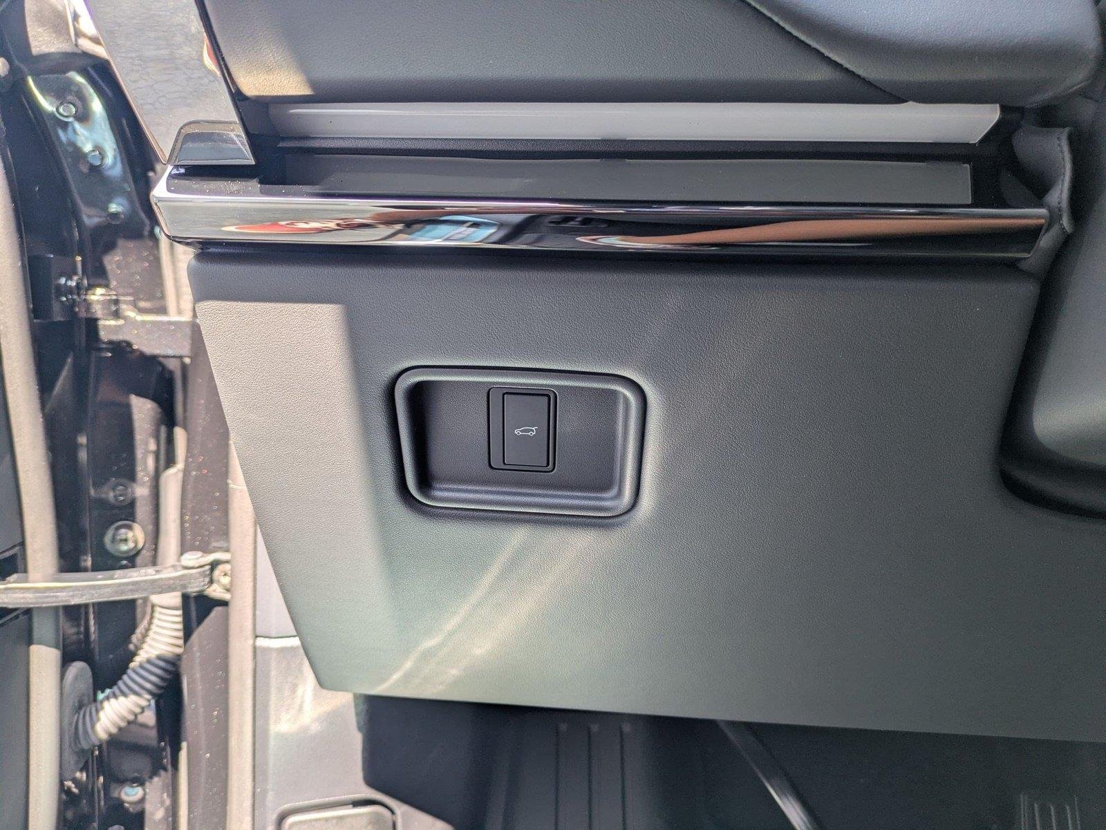 New 2026 Santorini Black Land Rover SE image 16
