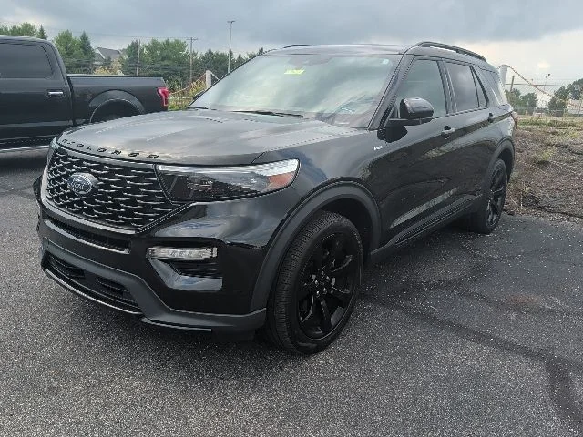 Certified Used 2023 Agate Black Metallic Ford ST-Line image 3
