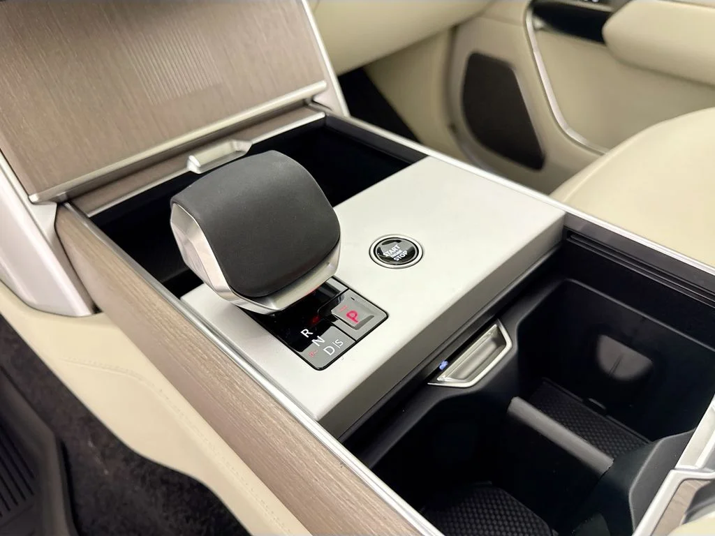 New 2026 Varesine Blue Land Rover Autobiography image 17
