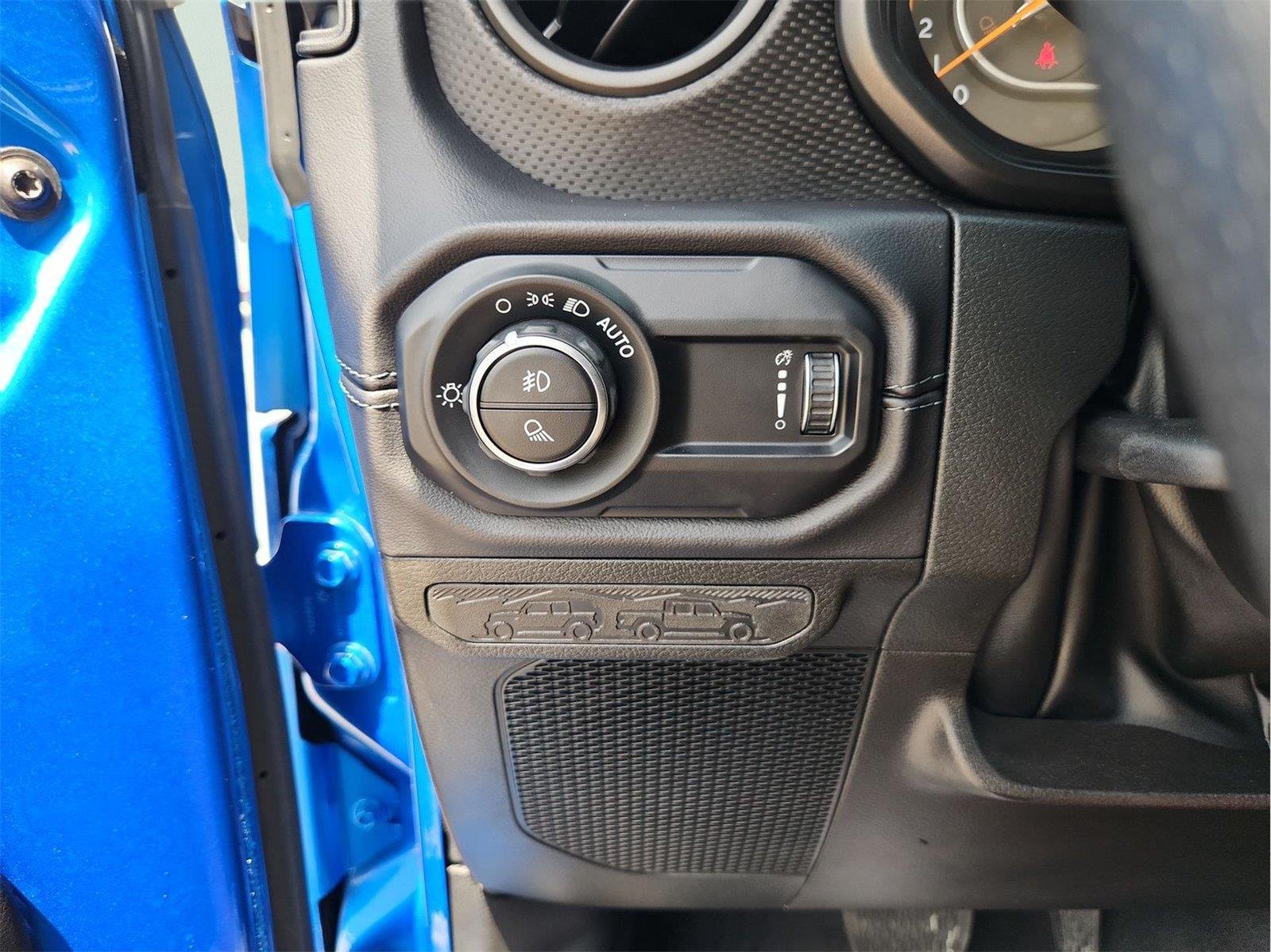 2024 Jeep Gladiator photo 17 of 33
