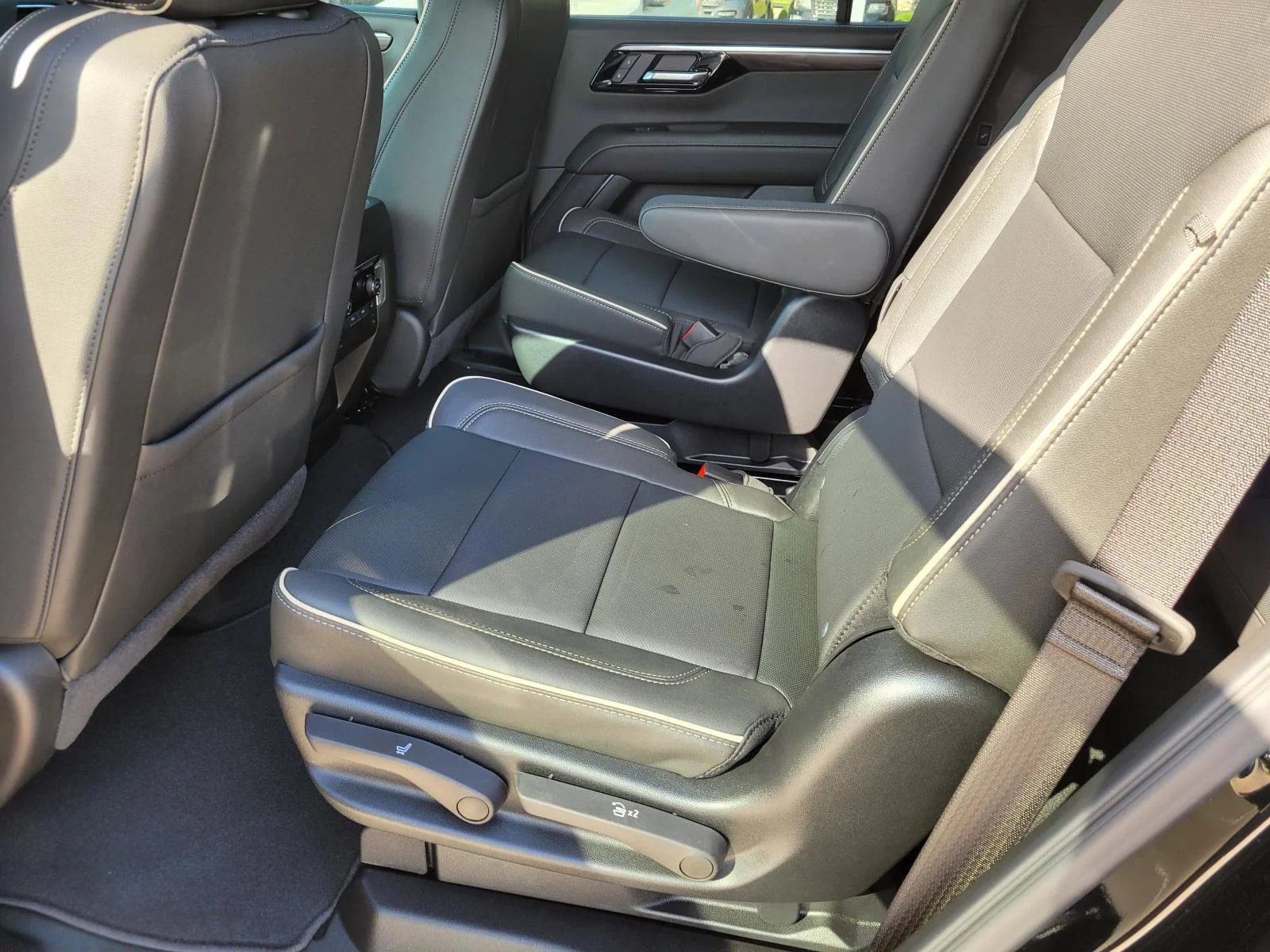2026 Chevrolet Tahoe Premier - Photo 11