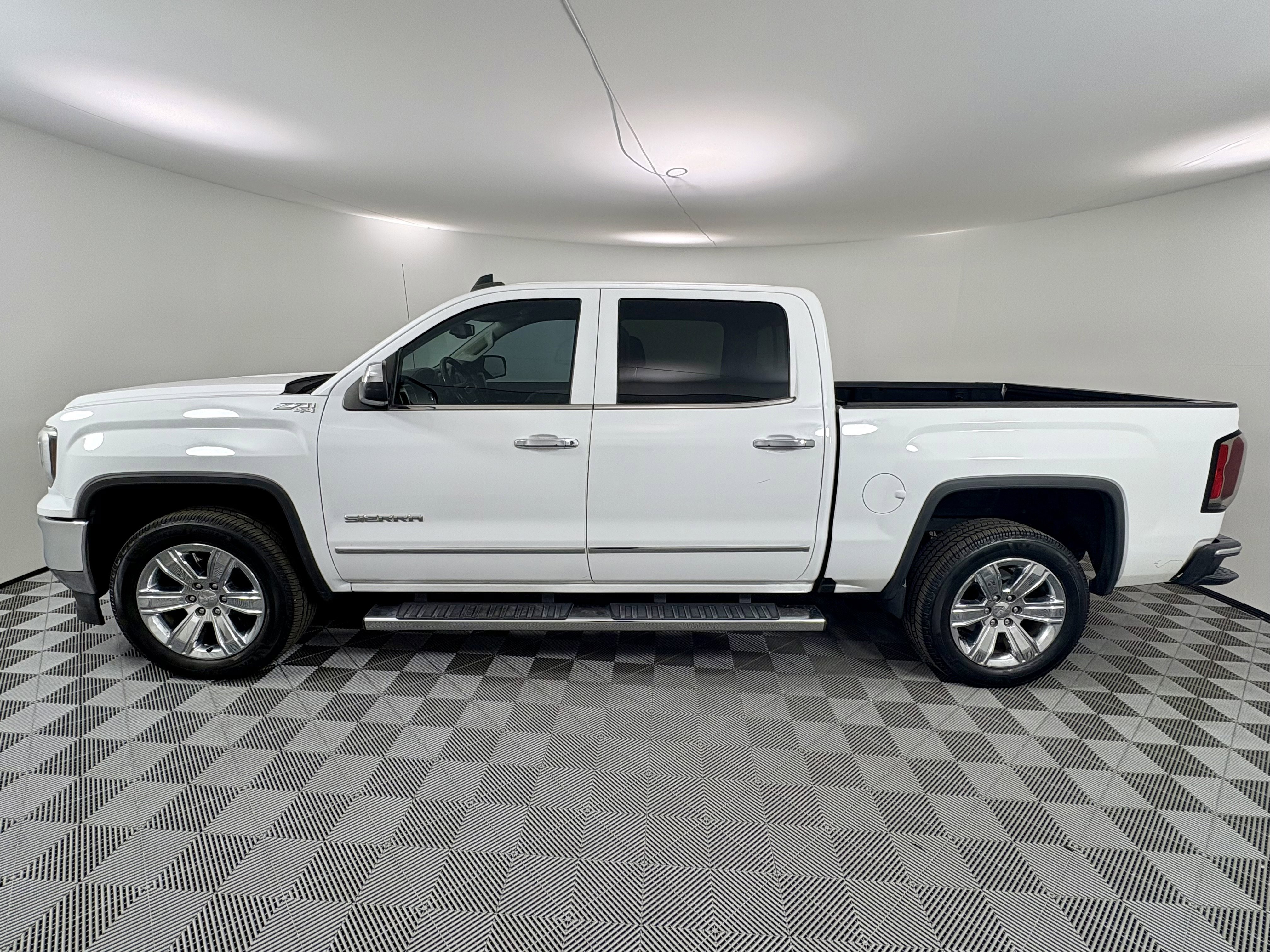 Used 2018 GMC Sierra 1500 SLT with VIN 3GTU2NEC3JG111425 for sale in Queen Creek, AZ