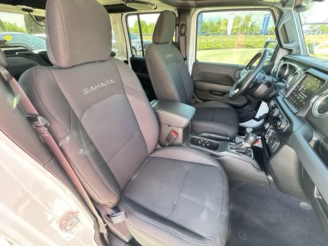 Used 2022 White Jeep Unlimited Sahara image 26