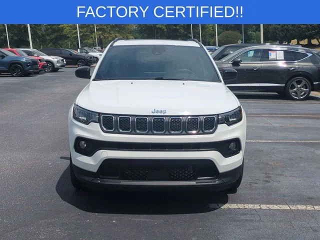 Used 2023 White Jeep Latitude Lux image 8
