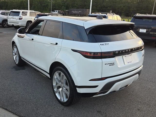 Used 2020  Land Rover R-Dynamic SE image 11