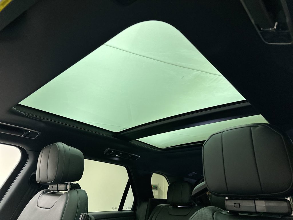 New 2027 Santorini Black Land Rover SE image 11
