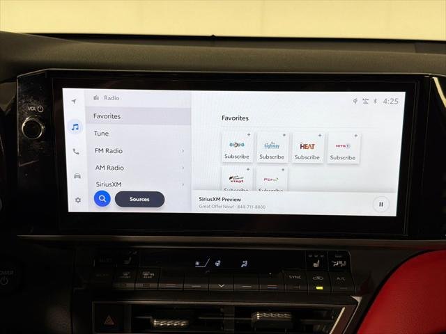 Certified Used 2025 WIND CHILL PEARL Toyota  image 29