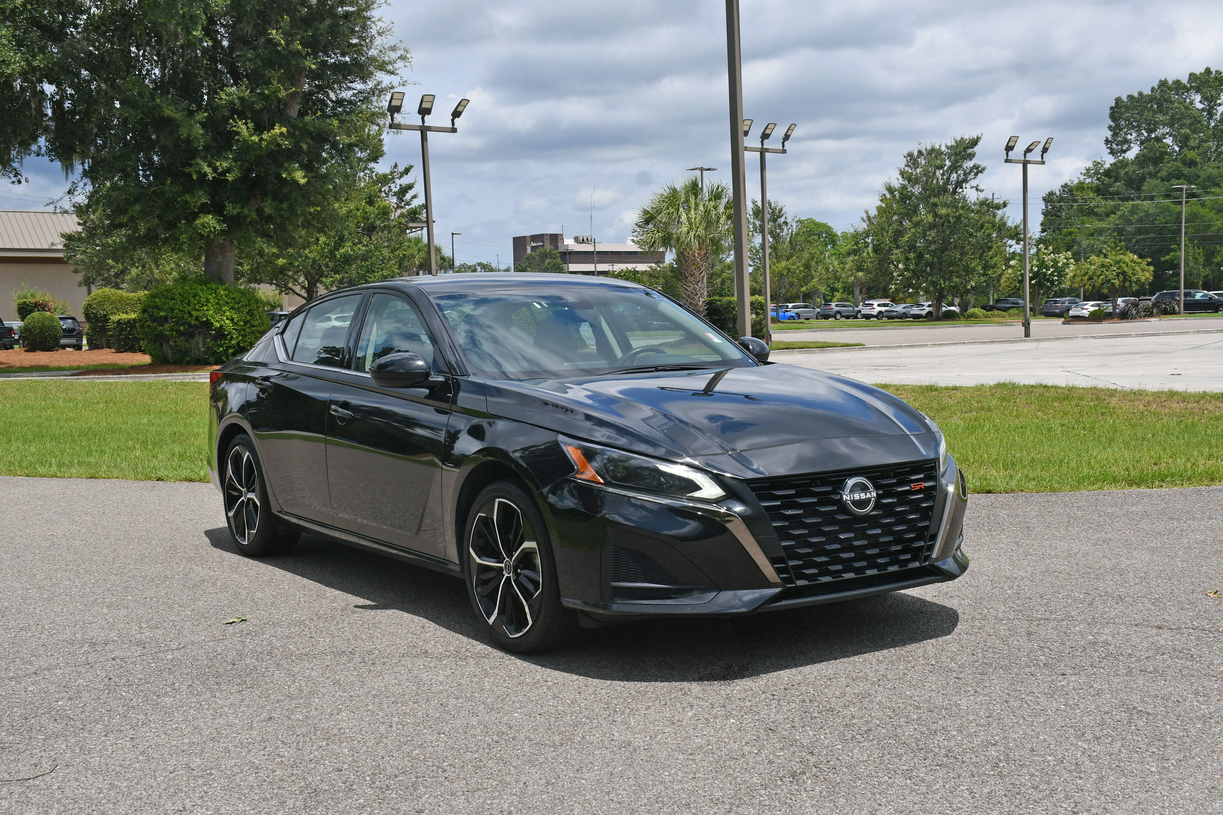 Used 2024 Black Nissan 2.5 SR image 5