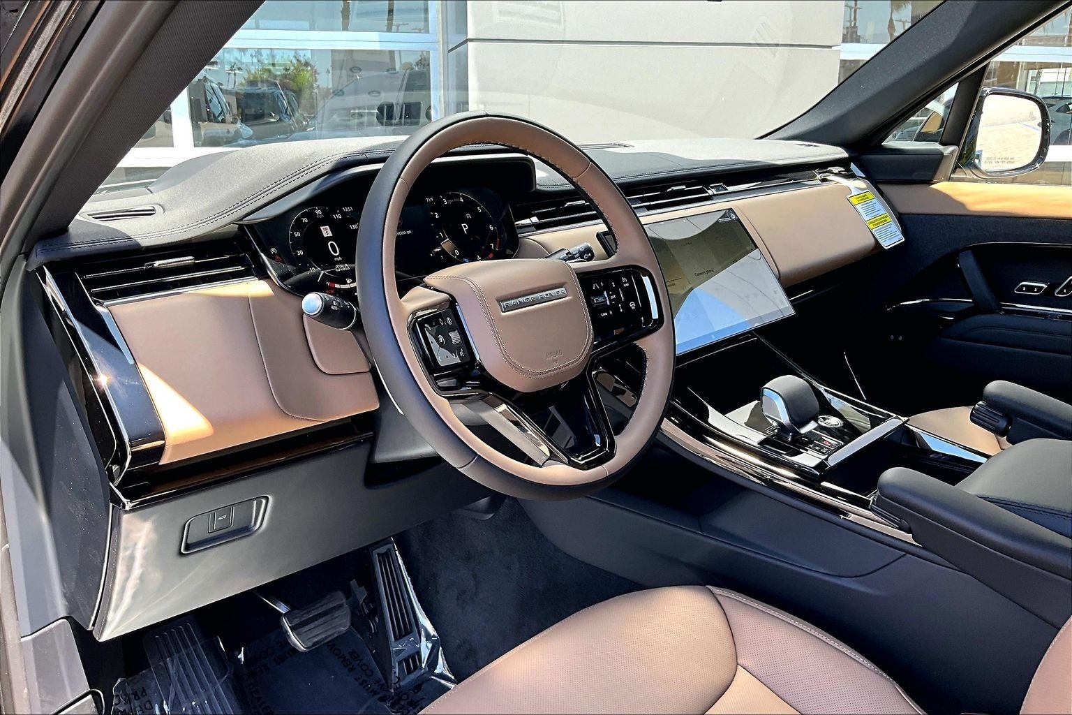 New 2027 Santorini Black Land Rover Dynamic SE image 6