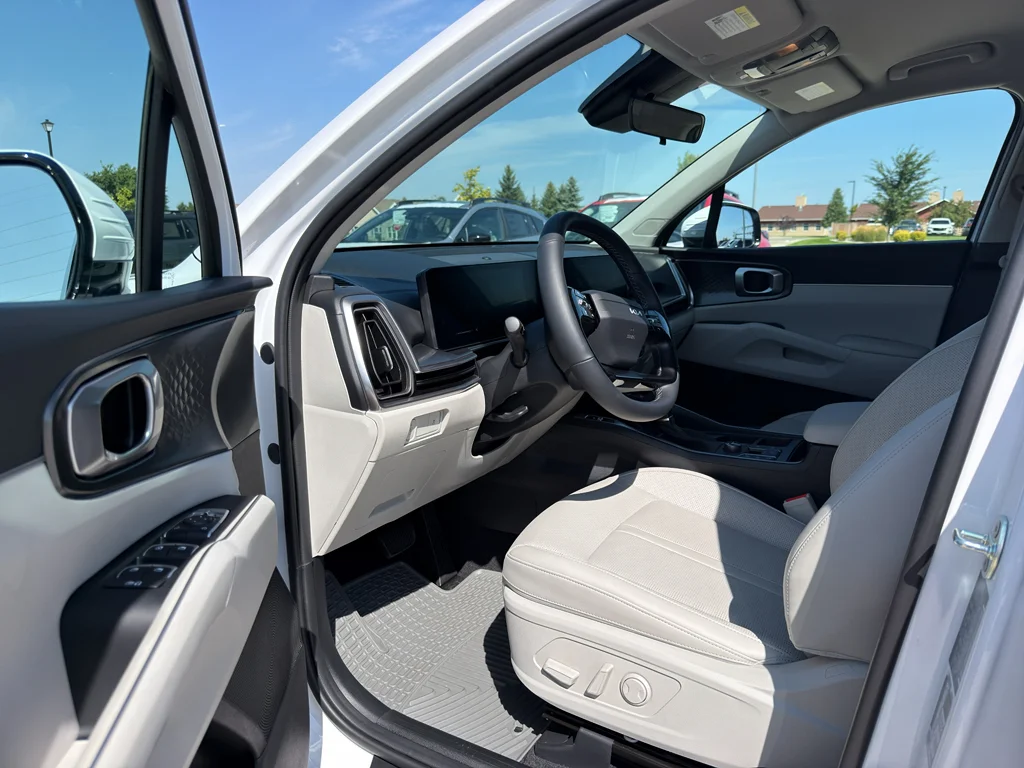 Used 2026 WHITE Kia S image 29