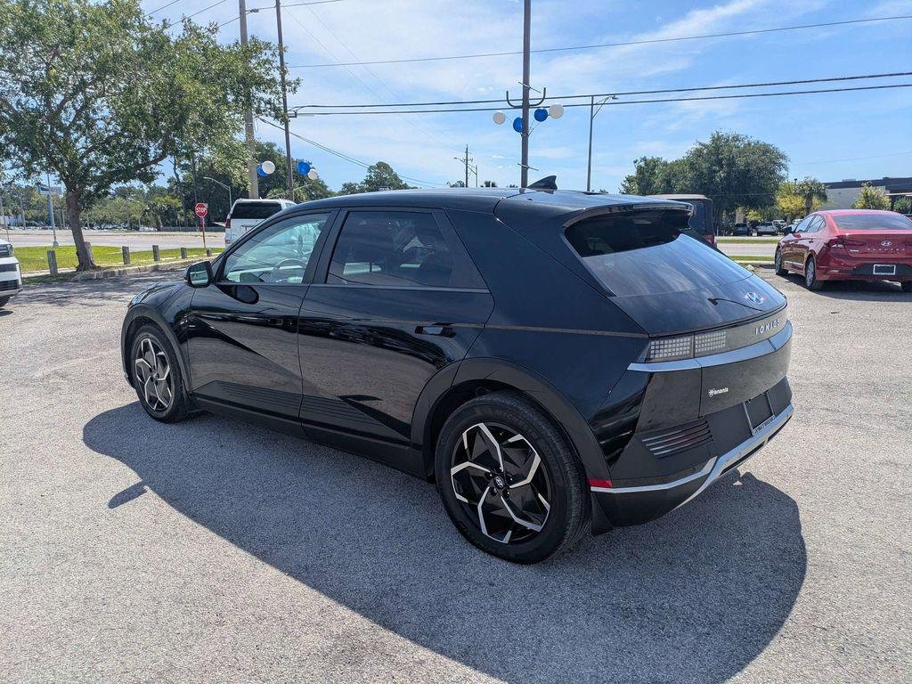 New 2023 Black Hyundai SE image 5