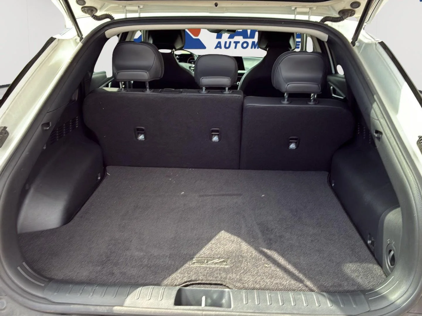Used 2024 Snow White Pearl Kia Light Long Range image 19