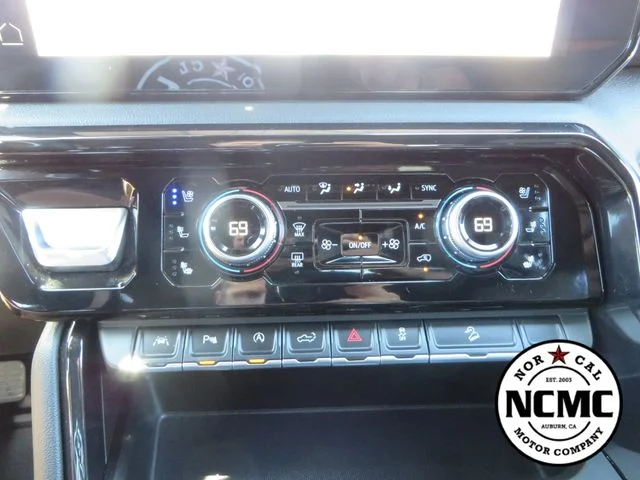 Used 2025 White GMC AT4 image 30