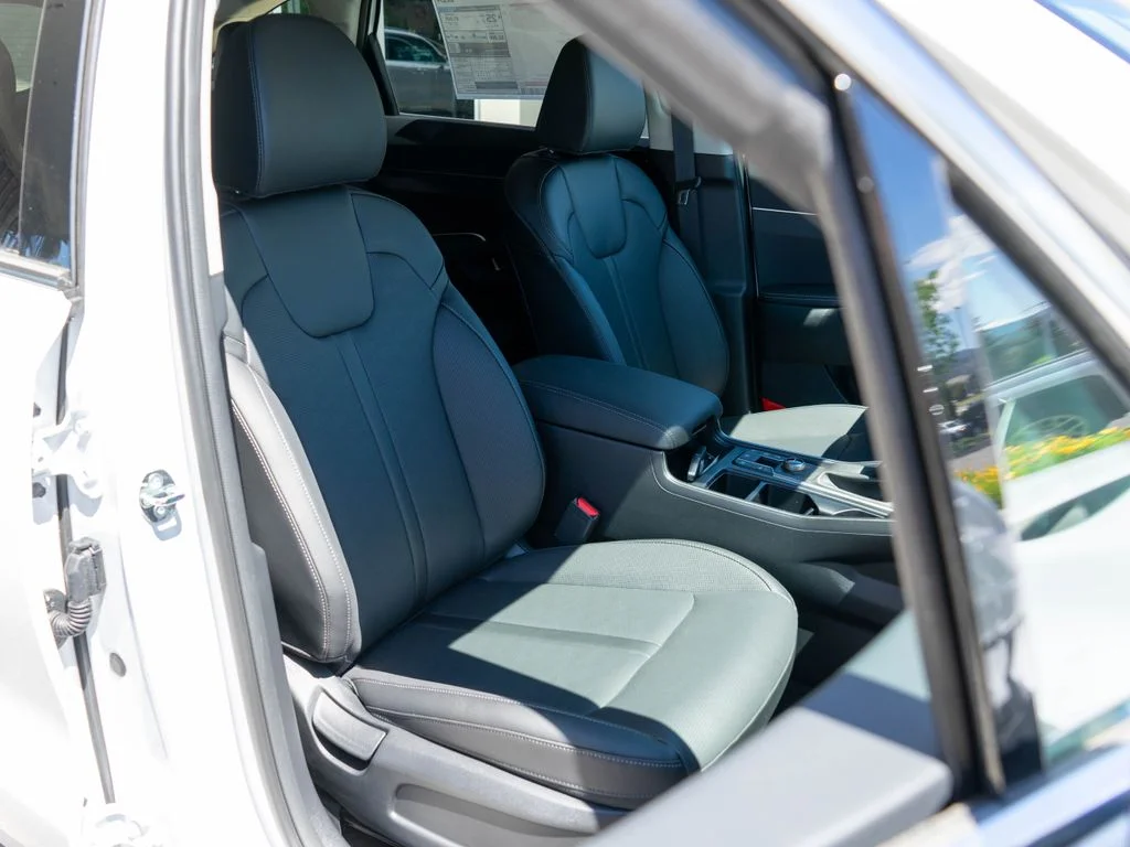 New 2026 Glacial White Pearl Kia S image 9