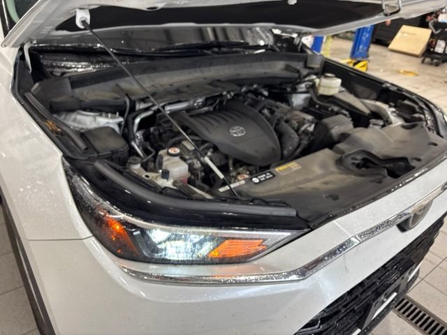 Used 2024 Pearl Toyota XLE image 18