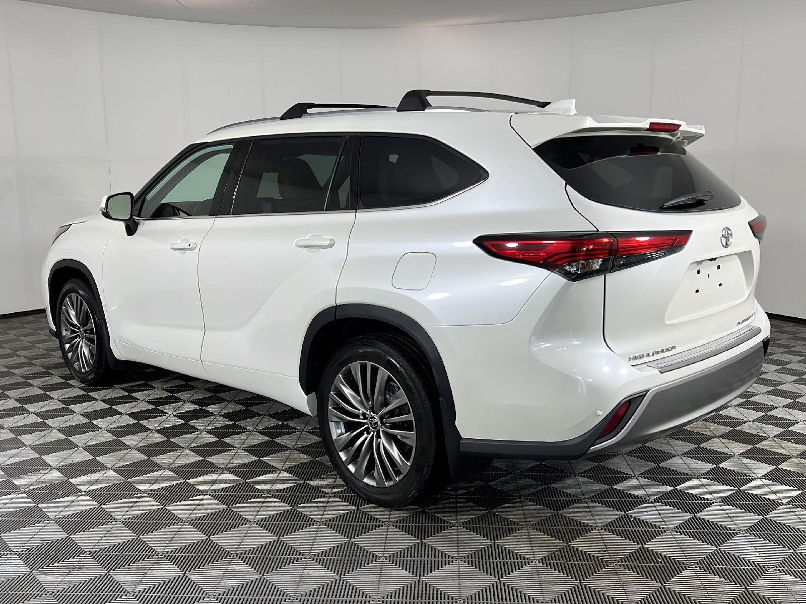 Used 2021 Blizzard Pearl Toyota Platinum image 9