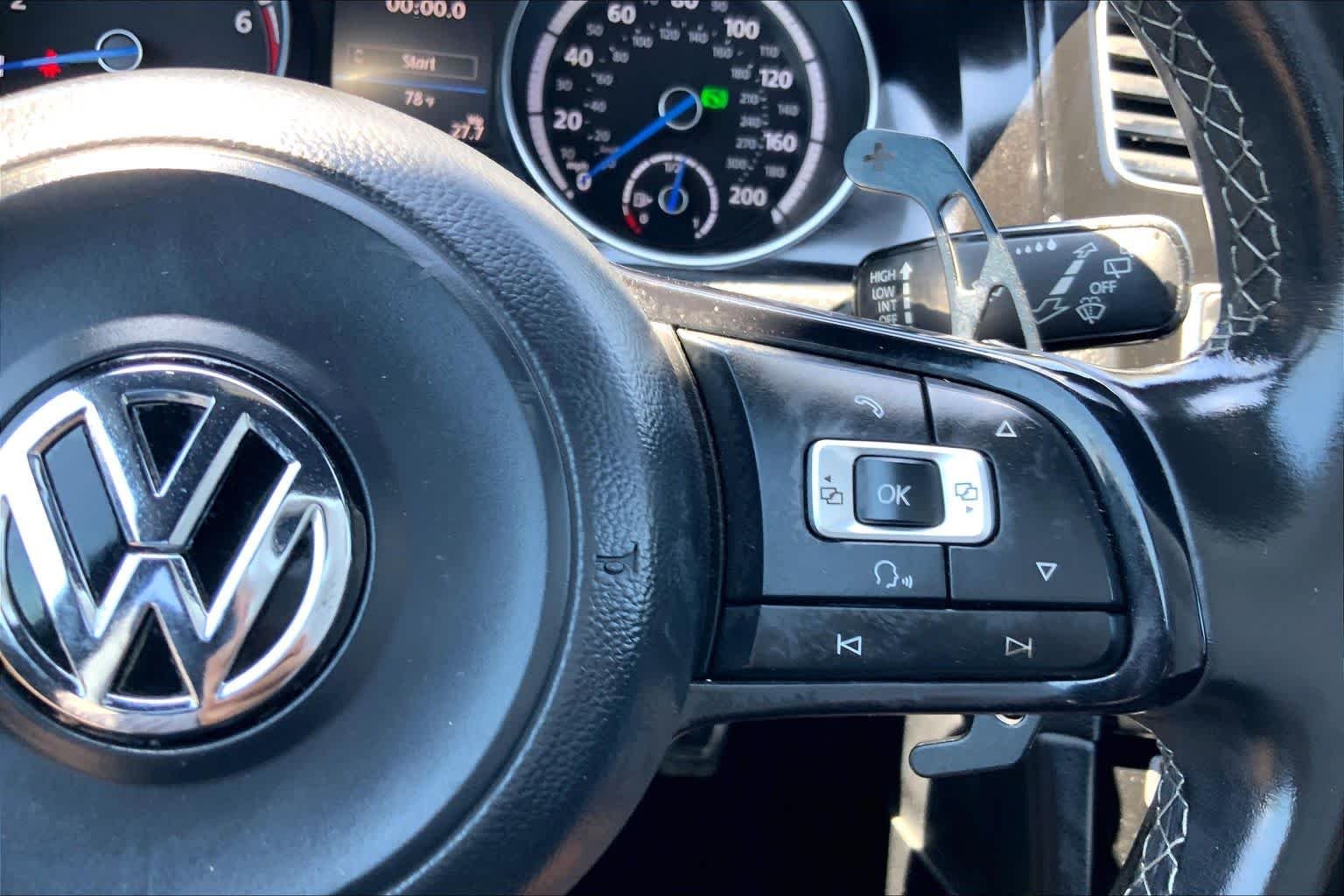 Used 2017 DEEP BLACK PEARL EFFECT Volkswagen  image 24